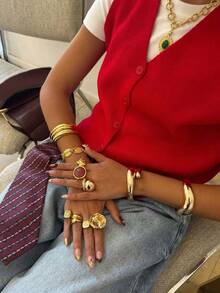 时尚女士纯色V领短款针织开衫毛衣，复古经典女装，适合圣诞节、新年穿着