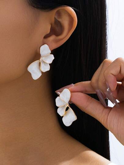 1 Pair Versatile Vintage French Textured Crinkle Handmade Dip-Dye White Half Leaf Stud Earrings (No Gift Box)