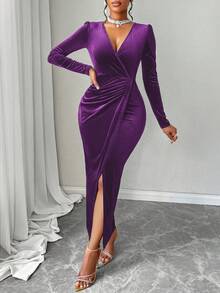 AIJ Amarilo 女式深V领泡泡袖裹身下摆天鹅绒连衣裙 - Bold Plum - 查看 5