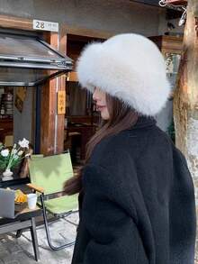 1顶女士加厚抓绒渔夫帽，时尚保暖冬帽，适合搭配羊毛大衣和冬季服装