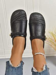 Gothic Style 2025 All-Season Wearable Retro Literary-Style Black Hollow-Out Mule Leather Shoes, Woven Strap + Metal Buckle Decoration, Breathable Design For Comfort, Perfect For Daily Outings, Coffee Shop Lounging - Black - View 5