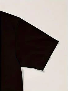 Camiseta negra retro-futurista para hombres con estampado de astronauta y luna - Nueva camiseta casual de verano 2025 de manga corta con estampado en la espalda, diseño temático espacial (Tierra y estrellas), camiseta de cuello redondo lavable a máquina para atuendo casual y al aire libre - Negro - Ver 8