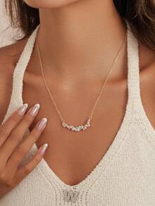 1 件皇冠花朵吊坠项链 - 榄尖形 CZ 簇镶于弧形金链上，优雅的花卉个性女士珠宝