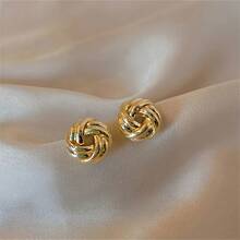 A Pair Of 18K Gold Plated Simple Circle Twist Knot Earrings Gold Ball Ball Cute Elegant Studs Earrings