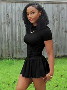 Steph T 春夏新款休闲基础款运动风简约圆领短袖两面褶短T恤+摆伞裙两边短前后中长款浅灰色罗纹针织面料女两件套 - 黑色 - 查看 2