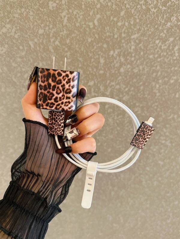 1 套 4 件时尚豹纹充电器和数据线保护壳套装，兼容 11/12/13/14/15/16 Pro Max 电缆保护器充电器配件手机配件