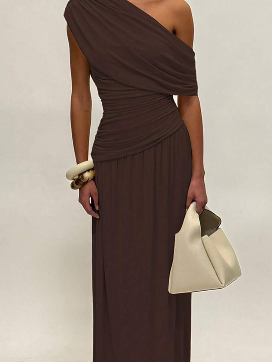 Women's Solid Color Oblique Neck Ruched Long Dress, Fitted And Slimming, Elegant And Sexy Party Dress - Brown - View 1
