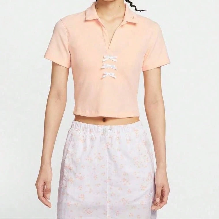 Nike Camiseta de manga corta con cuello de polo de punto para mujer AS W NSW SS RIB POLO GCELPOLO TIM3393-664