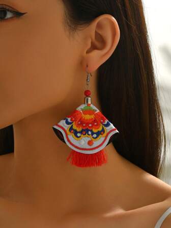 2 st. vintage bohemiska broderade tofsörhängen, lämpliga för kvinnors högtids- och nyårskläder, myntformade i kinesisk stil med hängande tofsörondroppar, handgjord tofs, hartsmaterial med blandade pärlor, liten variation i pärlornas färg och ordning är normal och påverkar inte det övergripande utseendet, välkommen att köpa.