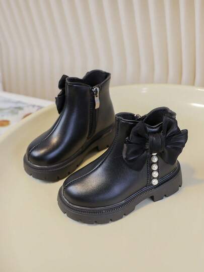 1 Pair Children's Boots With 3D Bow Accent & Pearl Decor, Made Of Soft, Glossy Leather That Is Durable, Easy To Clean And Provides Gentle Foot Wrapping