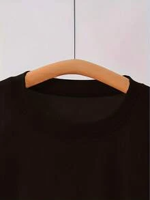 Camiseta negra retro-futurista para hombres con estampado de astronauta y luna - Nueva camiseta casual de verano 2025 de manga corta con estampado en la espalda, diseño temático espacial (Tierra y estrellas), camiseta de cuello redondo lavable a máquina para atuendo casual y al aire libre - Negro - Ver 10