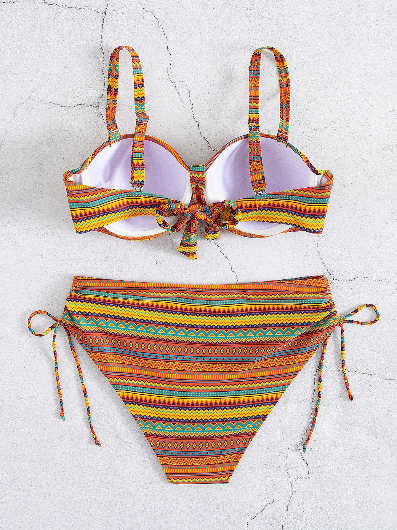 Conjunto de Maiô Bikini Feminino de Duas Peças, Estampa Retrô, Tecido de Malha de Alta Elasticidade, Poliéster 82% e Elastano 18%, Padrão Geométrico, Design com Cordão, 195g/m² no Top, 130g/m² no Forro, Roupa de Praia de Verão para Férias Casual - Multicolorido - Visão 2