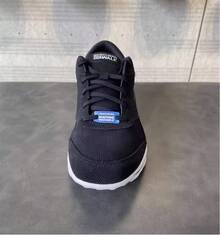 Skechers 女士 10 周年纪念款 Go Walk Travel 经典记忆泡沫运动鞋 - 黑色 - 查看 3