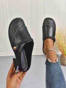 Gothic Style 2025 All-Season Wearable Retro Literary-Style Black Hollow-Out Mule Leather Shoes, Woven Strap + Metal Buckle Decoration, Breathable Design For Comfort, Perfect For Daily Outings, Coffee Shop Lounging - Black - View 6