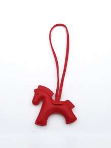 1 件奔腾的骏马和狗钥匙扣 - PU 皮革马术吊饰，14 种颜色（绿色、黑色、粉色、蓝色、黄色、白色、棕色、红色、橙色、棕色、深蓝色、深棕色、黑色、紫色、酒红色） - 可调节钥匙、包包、手机链带 - 情人节男女礼物 - 可与背包搭配