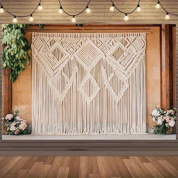 Bohemian Makramee Hintergrundvorhang mit eleganten Blumenakzenten & Holzbasis - Strapazierfähiger Polyester Hochzeitsdekoration für Geburtstage, Outdoor-Feiern, Feiertage - Verschiedene Größen erhältlich, Boho Hochzeitsdekoration, Partydekoration, komplexes Musterdesign