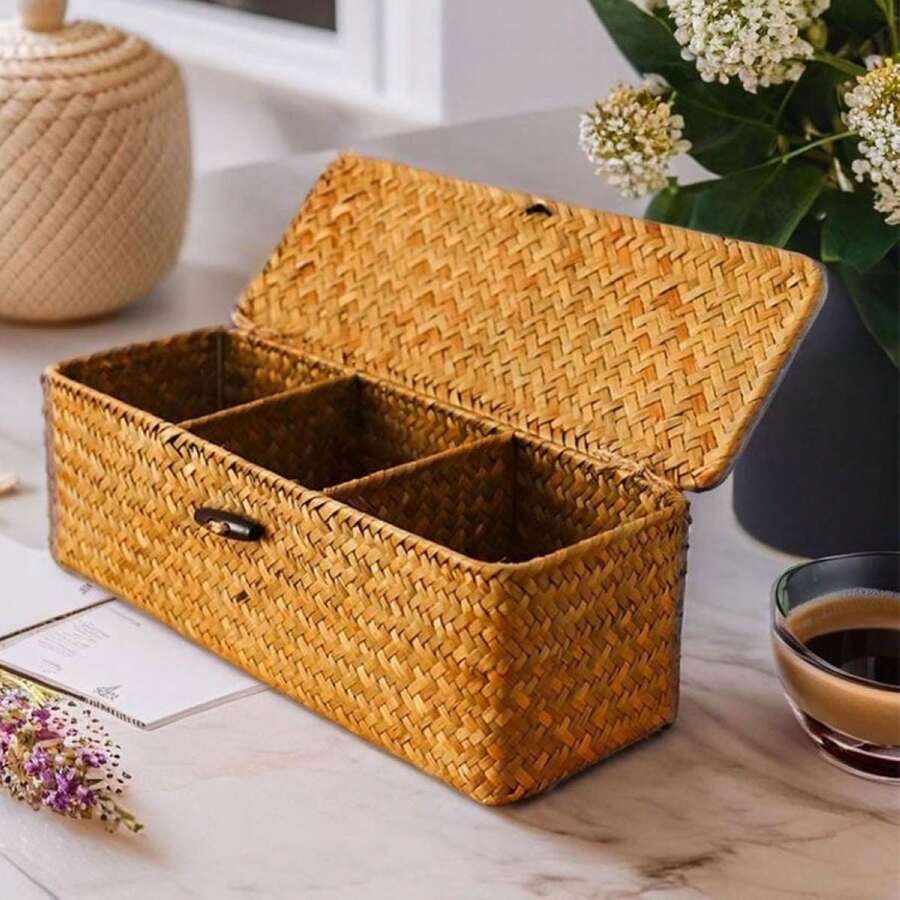 1个海藻编织盒，带3个隔层，用途广泛，可用作节日礼品包装和收纳，也可作为装饰性桌面收纳盒用于家居整理，非常适合收纳家居用品和卧室装饰。