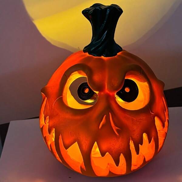 1pc Halloween Realistic Pumpkin Decor - Scary Skull Design With Glowing Eyes, Transparent Textured Resin Material, Indoor/Outdoor Use, No Power Needed, Suitable For Halloween Party And Autumn Decoration, No Lights