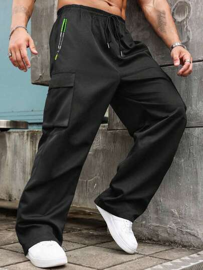 男士休闲纯色工装裤，腰部有抽绳，配有拉链口袋，适合运动、休闲和日常穿着