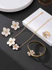 1 件手工油滴白色五瓣花吊坠项链、1 对耳环、1 枚戒指、1 条手链、女士首饰套装 - 白色 - 查看 5