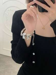 1 条 46 毫米/42 毫米时尚珍珠水晶蝴蝶结表带，兼容 Series 10，适合女性日常佩戴，适合 38/40/41/42/44/45/49 毫米 Ultra/SE/8/7/6/5/4/3/2/1 - 白色 - 查看 3