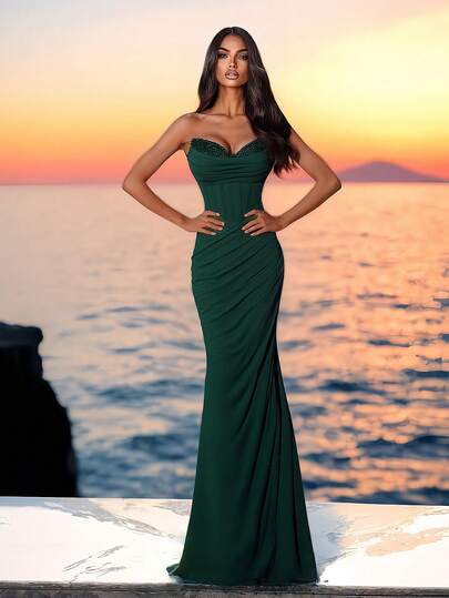 Valentine's Day Women's Dress With Chest Sequin Decor, Padded Bust, Bodycon Silhouette, Front Slit