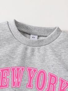 幼儿字母印花圆领运动衫和喇叭裤套装