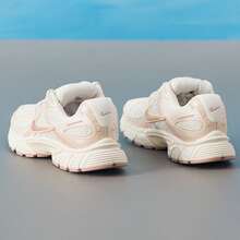 Zapatillas deportivas informales con estilo retro de running Nike para mujer V5 RNR, zapatillas deportivas de moda con suela gruesa, transpirables y ligeras, IH5088-001 - Rosa Pálido - Ver 6