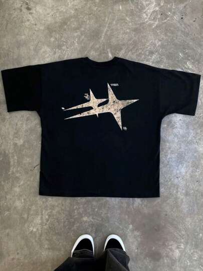 Camiseta negra informal versátil con estampado de caricaturas estadounidenses callejeras de adolescente que gana y gasta mucho dinero