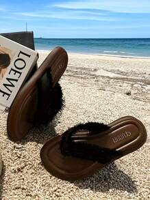 Damen Sommer Flache Slip-On Sandalen - Offene Zehenslipper mit weichem Obermaterial & Gummisohle, gepolsterter Innensohle für lässigen Outdoor-Einsatz, Braun, Strandschuhe, dekorative Quastenakzente