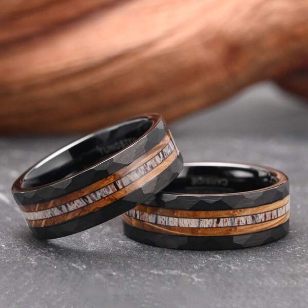 خاتم رجالي من الفولاذ المقاوم للصدأ على الطراز الأوروبي والأمريكي الأنيق، مزين بنقش ليزر على إنلاي خشبي، تصميم طبيعي عتيق