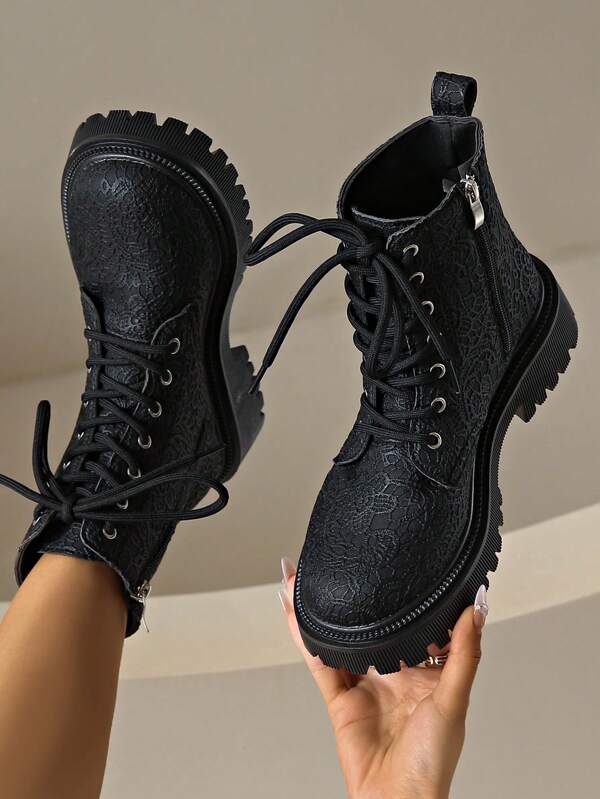 Novas botas femininas de motocicleta com sola grossa, botas curtas pretas e brancas, bico redondo, sem cadarço, botas da moda para áreas externas, bico redondo, couro estampado, outono/inverno