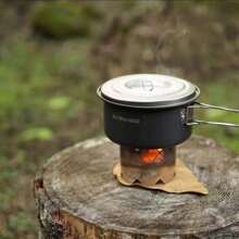 1 pieza, Cubierta plegable portátil para estufa de camping, Cubierta antiviento ultraligera de acero inoxidable para estufa de exterior, Artículos esenciales para picnics, Cubierta protectora para soporte de estufa, Suministros de camping, Materiales de picnic, Accesorios de camping, Cubierta de lámpara con parrilla grabada de doble uso, Ligera y duradera, Adecuada para viajes de mochilero, Camping, Senderismo, Picnics, Cocina al aire libre, Tapa portátil para estufa, Tela resistente al calor pequeña.
