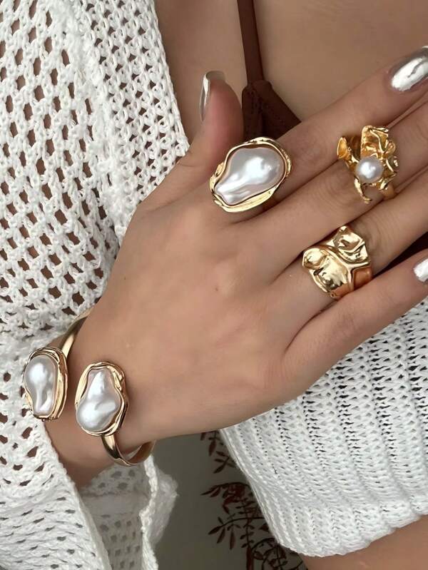 3pcs Vintage Asymmetrical Metal Gold Abstract Rings, Baroque Faux Pearl Decor Rings, Stackable Thick Jewelry Set, Suitable For Women's Daily And Diverse Party Decoration, Fashion Outfit Matching, Holiday Gifts