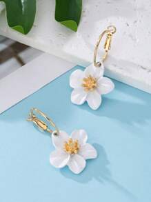 1 Pair Delicate Dopamine Flower Shape 5-Petal White Pendant Earrings, Wedding Gift For Her