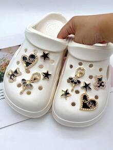 10 件黑色可爱字母熊、心形、星星、舞女可拆卸鞋饰，多功能鞋夹配饰，适用于女士凉鞋、拖鞋、沙滩包，是节日礼物的理想选择