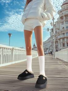 Zuecos de mujer de invierno nuevos con slip-on negra, pantuflas de nieve con plataforma impermeable, suela gruesa y hebilla de correa, material, aumento de altura, talla grande