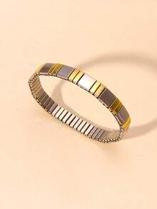 一款精緻時尚的不銹鋼鑽石手鍊，適合女性日常佩戴