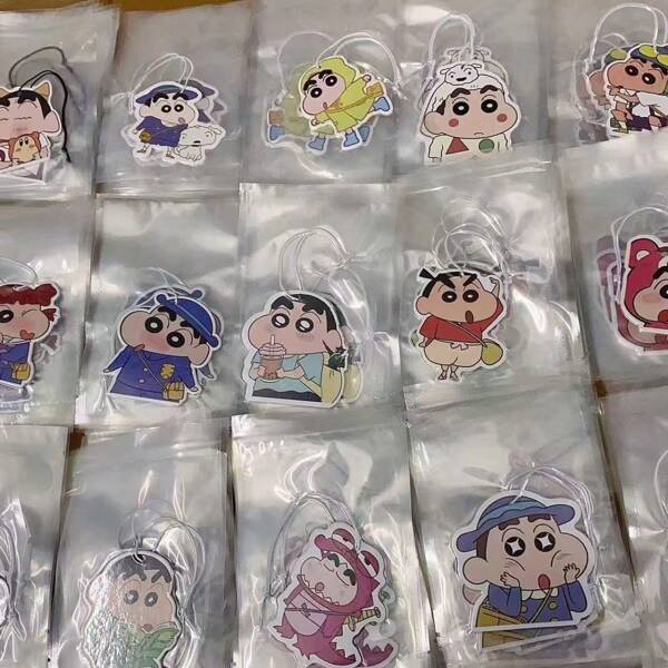 CRAYON SHINCHAN 3 Stück Cartoon Aromatherapie Crayon Shin Chan Aromatherapie Anhänger, langanhaltender leichter Duft für Zuhause, Innenraum, Aromatherapie Blatt, Auto Aromatherapie Hängeblatt, perfekt für Partyzubehör und Urlaubsgeschenke