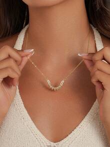 1 件皇冠花朵吊坠项链 - 榄尖形 CZ 簇镶于弧形金链上，优雅的花卉个性女士珠宝