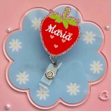 Spersonalizowane identyfikatory, spersonalizowany tekst, bębenek do identyfikatorów truskawkowy, bębenek do identyfikatorów zwijany, bębenek do identyfikatorów roboczych, bębenek do identyfikatorów pielęgniarskich, bębenek do identyfikatorów kokietka, bębenek do identyfikatorów dziewczęcy, bębenek do identyfikatorów różowy