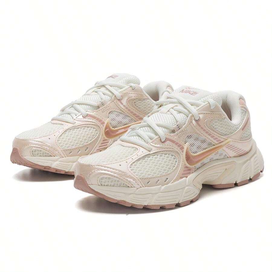 Nike 女士休闲鞋 V5 RNR，轻便舒适旅行鞋，低帮系带运动鞋 IH5088-001 - 金屬銀/珍珠灰/珍珠白/微粒粉 - 查看 1
