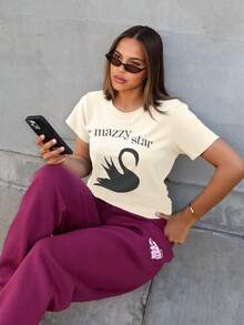 LOVE JOYY Mazzy Star 女士休闲圆领 T 恤，可爱天鹅卡通印花，乐队短袖 T 恤，送给她的礼物，复古 90 年代乐队 T 恤，适合所有季节 - 杏色 - 查看 1