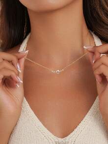 1 件皇冠花朵吊坠项链 - 榄尖形 CZ 簇镶于弧形金链上，优雅的花卉个性女士珠宝