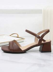 加大码单扣粗跟凉鞋，棕色中跟法式时尚凉鞋，复古露趾踝带经典高跟百搭优雅简约女鞋 - 棕色 - 查看 7