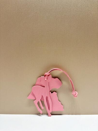 1pc Solid Color PU Fashionable Elegant Chic Minimalist Versatile Cute Interesting Deer Shaped Kuwait Map Graphic Backpack, Shoulder Bag, Crossbody Bag, Tote Bag, Underarm Bag, Cosmetic Bag, Other Storage Bag, Pendant, Car Charm, Keychain, Belt Hanger, Luggage Tag, Identification Hanger, Suitable For Couples, Best Friends, Students, Men, Women, Office, Commute, Daily, Date, Holiday, Outdoor, Travel, Business Trip, Suitable As Gift For Girlfriend, Mom, Children Birthday