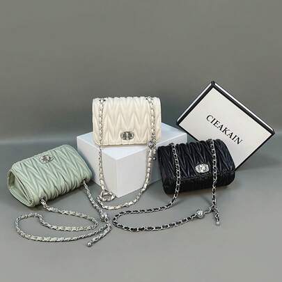 Mini sac bandoulière pour femmes avec sangle à chaîne et design à cordon. Sac carré élégant et petit.