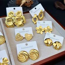 18pcs/Set Fashionable Earrings, Random Design, Unique Vintage Layered Hoops, Embedded With Shiny Mixed Elements, Made Of 304 Stainless Steel, Decorated With Shell/Starfish/Flowers, Suitable For Daily Wear And Party Accessories. [Dongguan Jewelry] Quirky Earring Set, Black Santa Claus Earrings, Floral Earrings - Gold - View 9