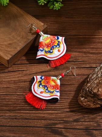 2 件复古波西米亚风格刺绣流苏耳环，适合女性节日和新年佩戴，中国风硬币形状带垂坠流苏耳坠，手工流苏，树脂材质混合珠子，珠子颜色和顺序略有变化是正常现象，不会影响整体外观，请放心购买