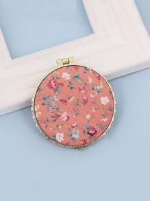 便携式折叠化妆镜，配有可爱的布套和印花图案，双面化妆镜适合家庭和旅行，非常适合美容爱好者和化妆爱好者，是送给女性、女孩、母亲、朋友和妻子的理想礼物